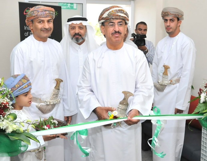 L2R_OMSB_Pres_SCHS_Sec_Gen_Oman_Minister_of_Health_2-11_2013