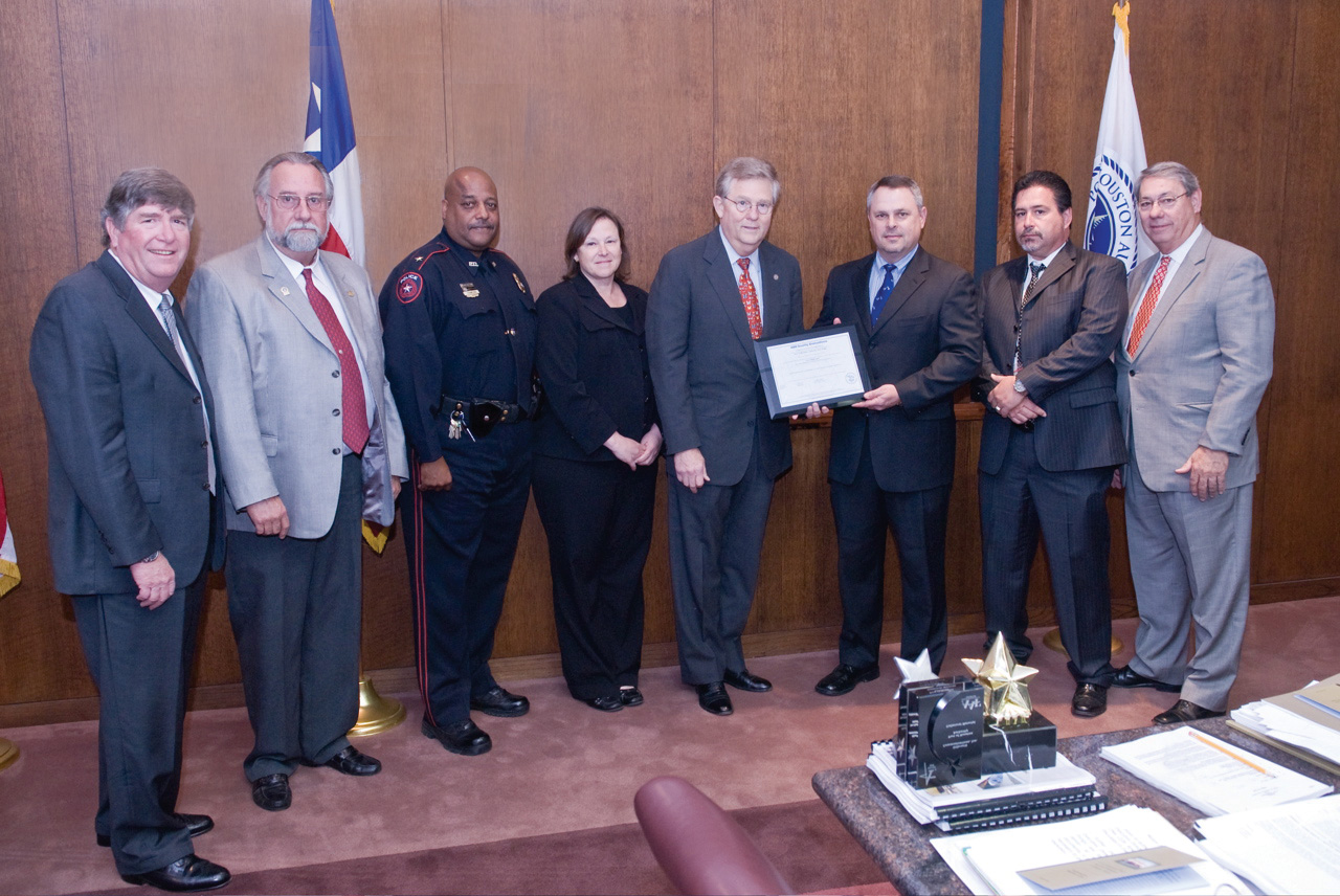 Chuck Russo presents certificate