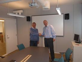 Jarl Johansen from Consto (left) and Trond Thormodsrud from Ramirent are please to have the agreement in place