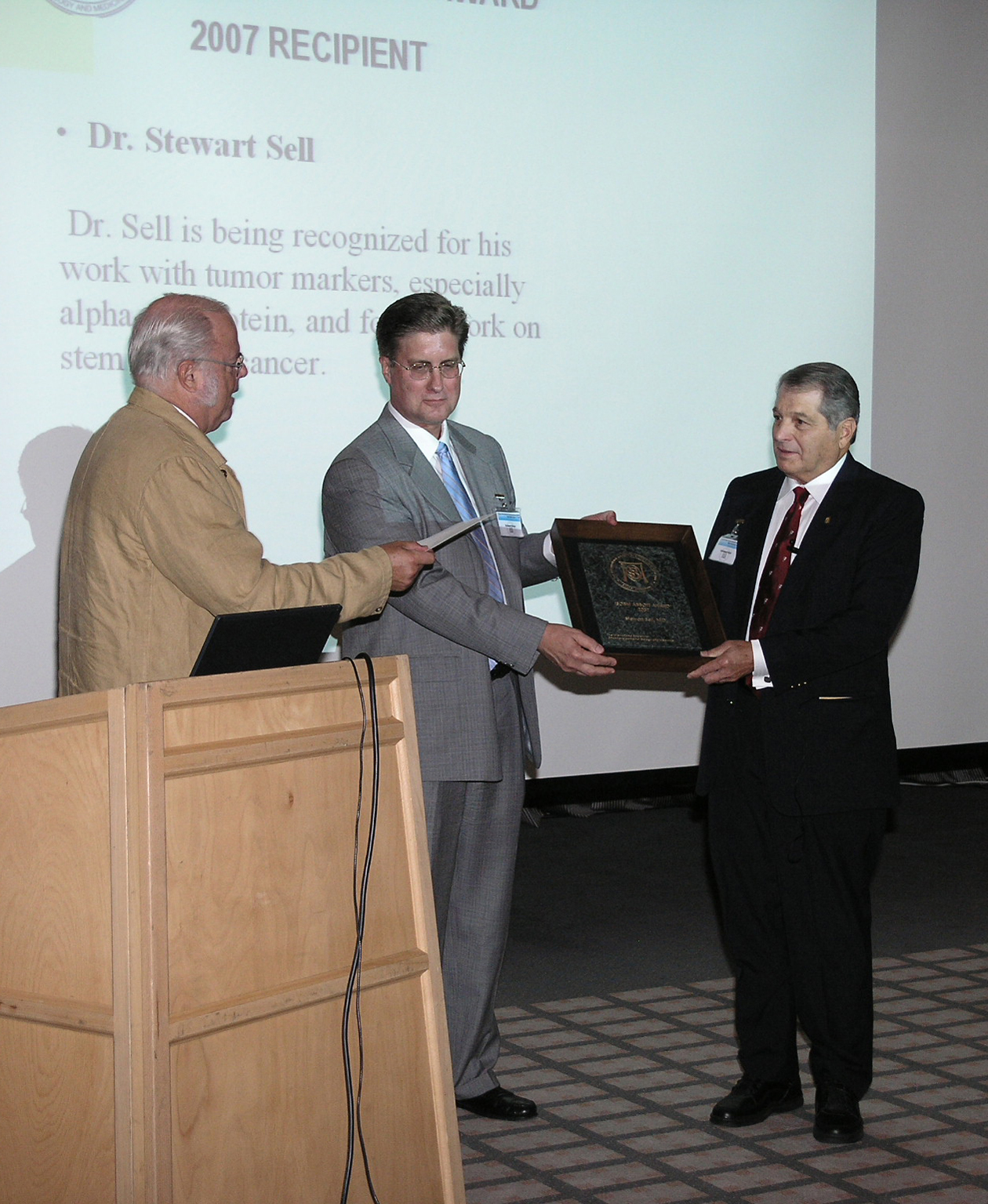 Dr. Sell receives ISOBM-Abbott Award