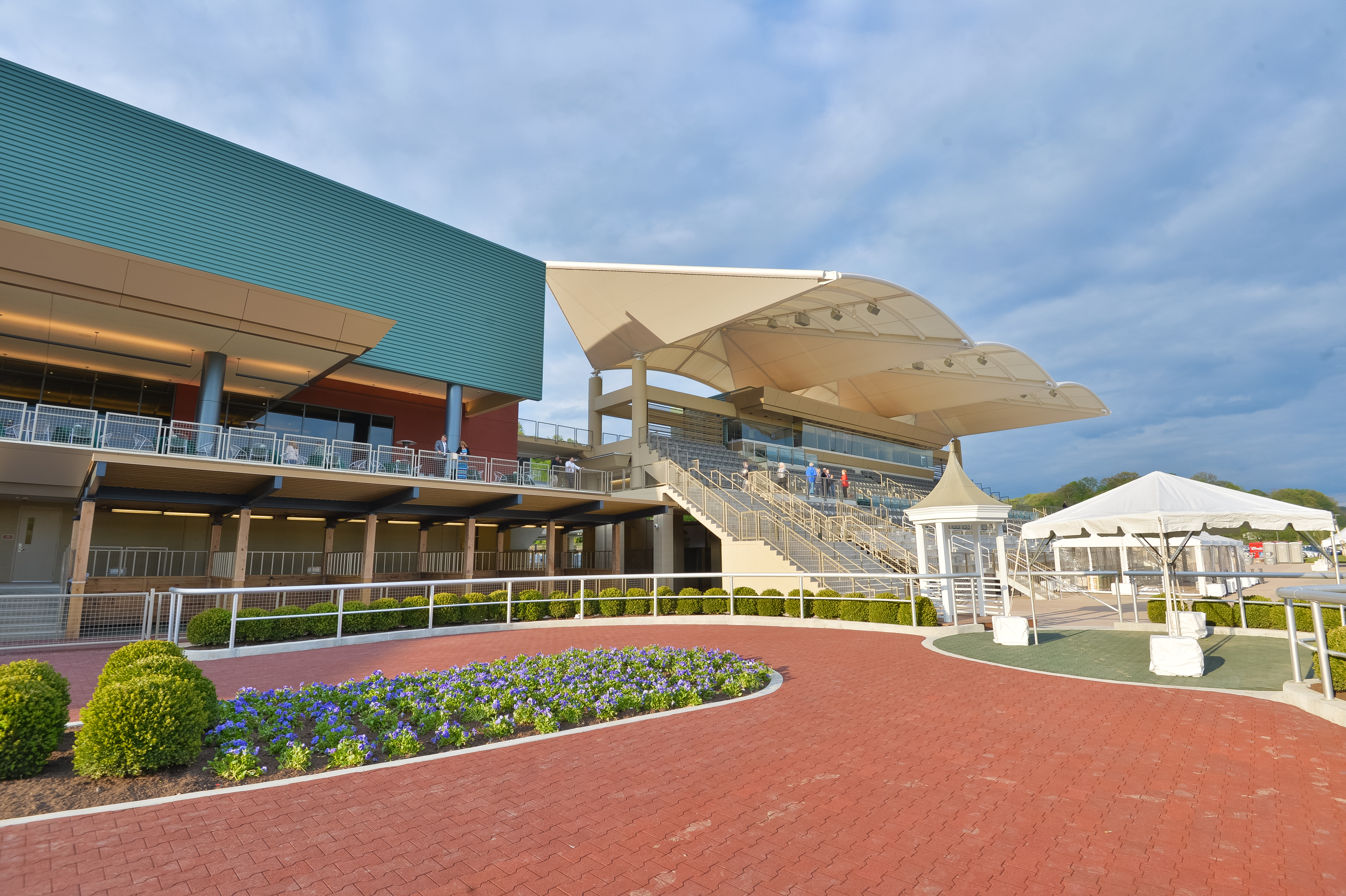 Photo Release -- Belterra Park Gaming & Entertainment Center Announces First Day of Live Racing ...