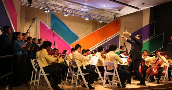 Esperanza Azteca Youth Orchestra